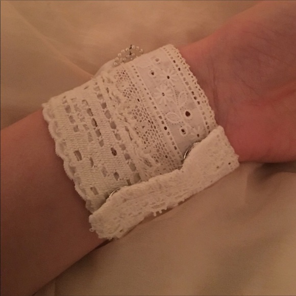 🔑 BUNDLE of Gorgeous Wristlets Upcycled materials - Picture 8 of 8